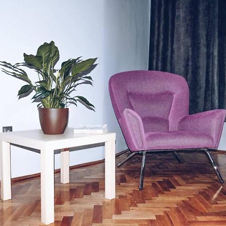 ☆Modern High Ceiling Apartment - Heart Of The City Oradea Extérieur photo