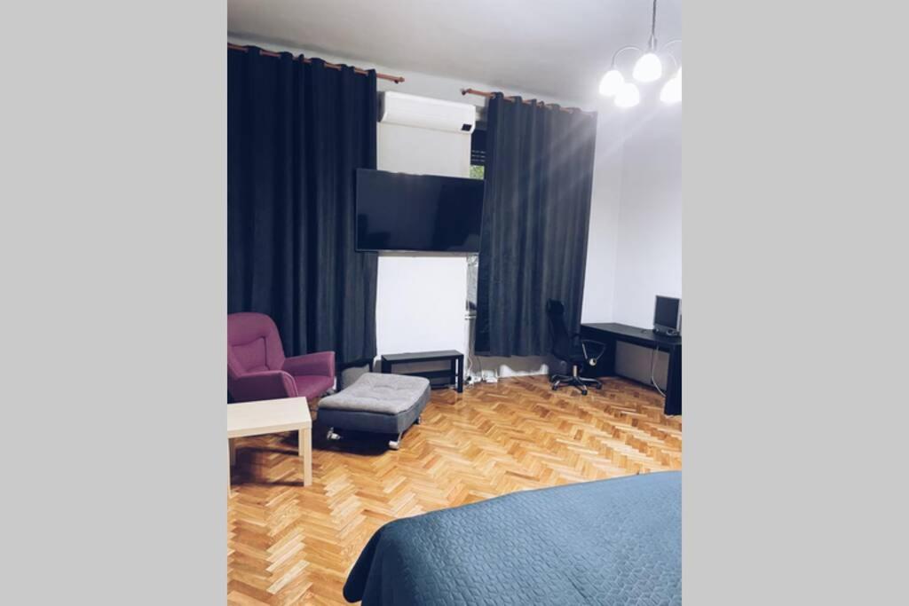 ☆Modern High Ceiling Apartment - Heart Of The City Oradea Extérieur photo