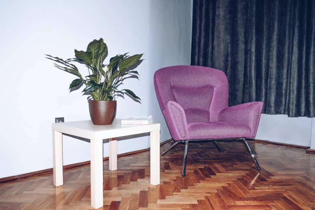 ☆Modern High Ceiling Apartment - Heart Of The City Oradea Extérieur photo