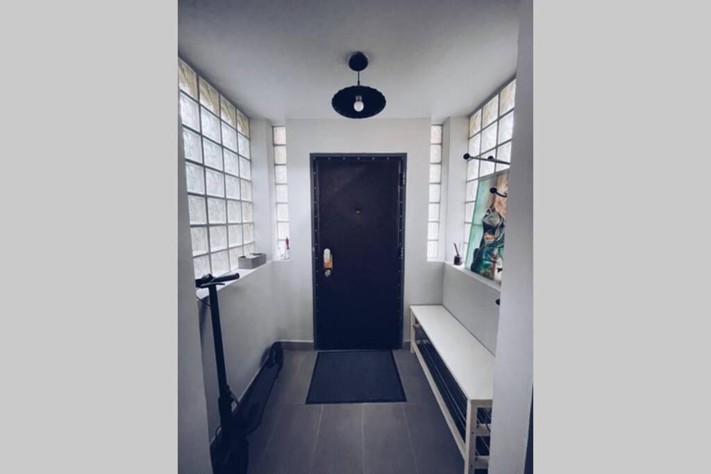 ☆Modern High Ceiling Apartment - Heart Of The City Oradea Extérieur photo